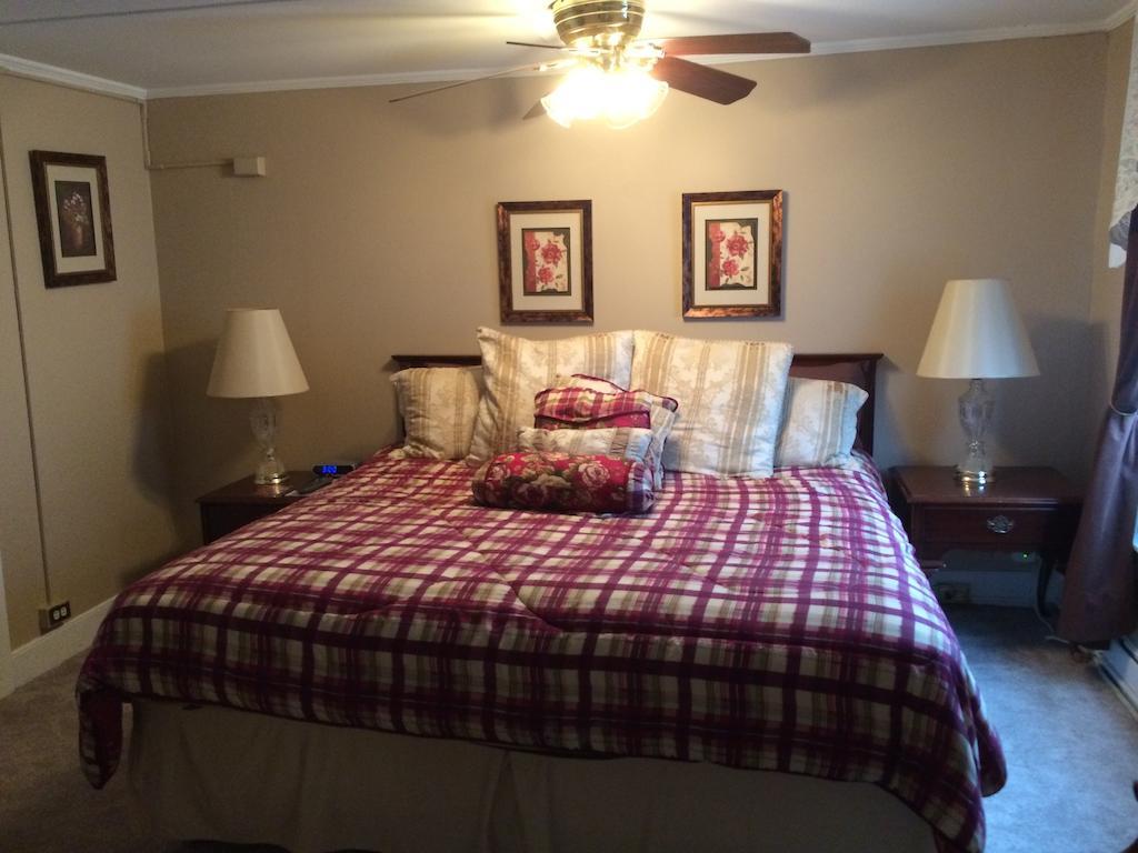 The Tunnicliff Inn Cooperstown Room photo